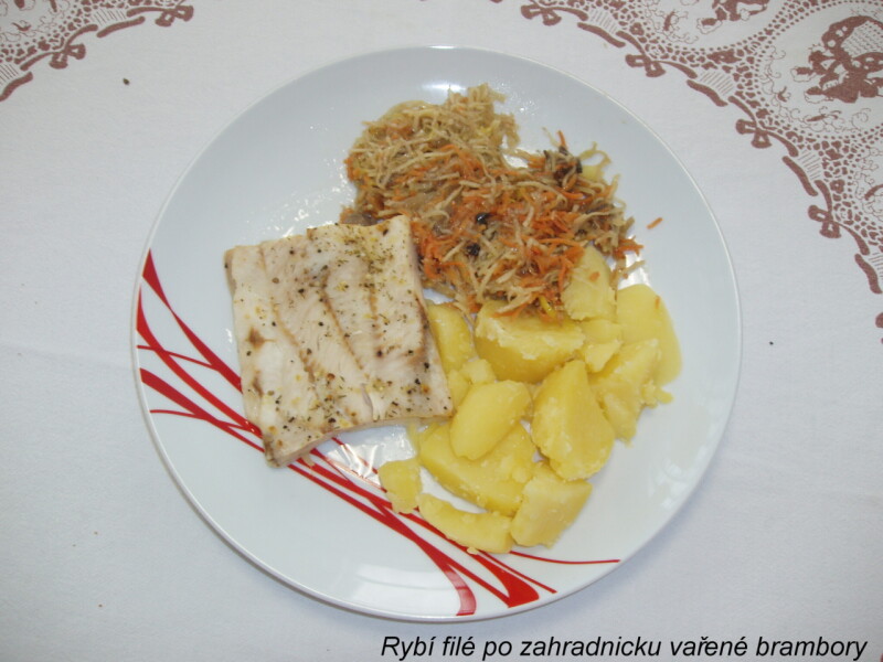 Rybí filé po zahradnicku vařené brambory